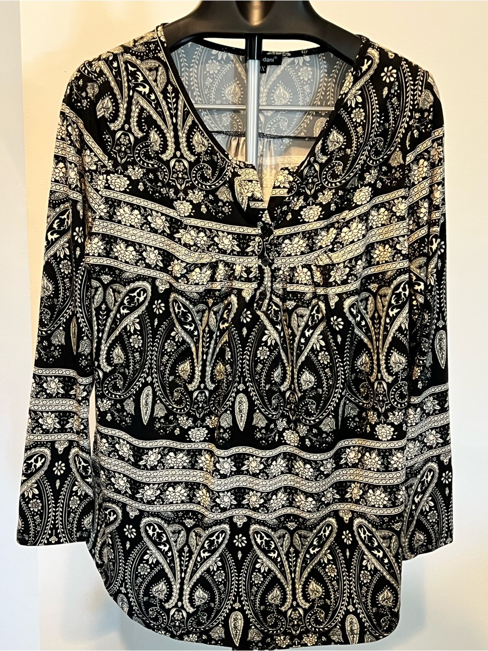 Black & White Paisley Tunic Blouse - Classic V-Neck